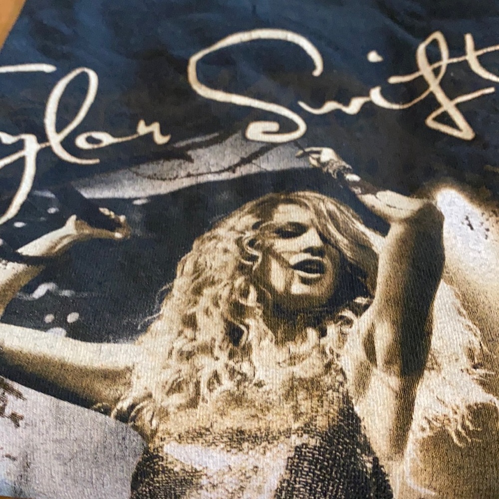 Taylor Swift Fearless tour tee